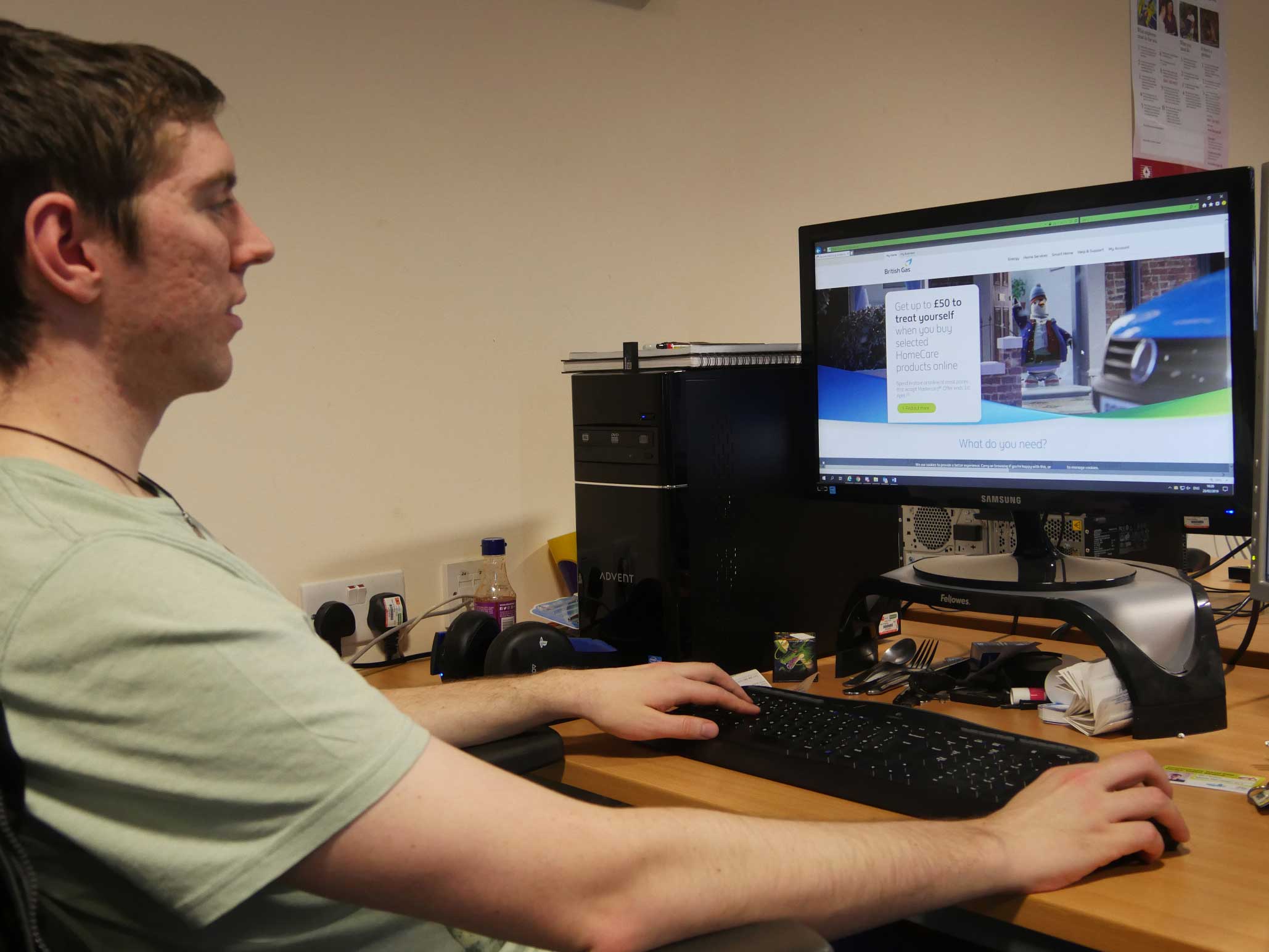 Cognative tester analysing website.